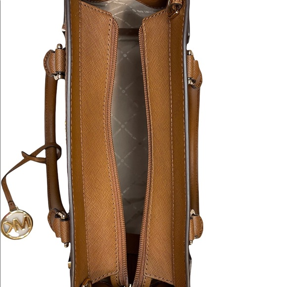 Michael Kors medium Dillion satchel - Picture 12 of 12